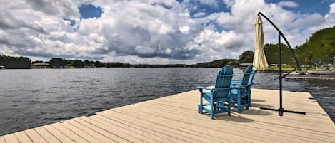 Imagine the warm breeze on your skin from right here. Jump on the boat for an afternoon cruise or meditate and watch the sunrise.