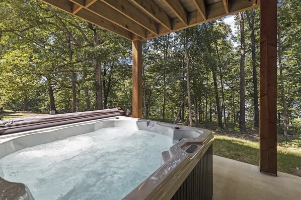 Hot Tub with a View of Table Rock Lake 