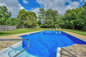 Backyard - In the backyard of Bama Farmhouse there is a beautiful pool!