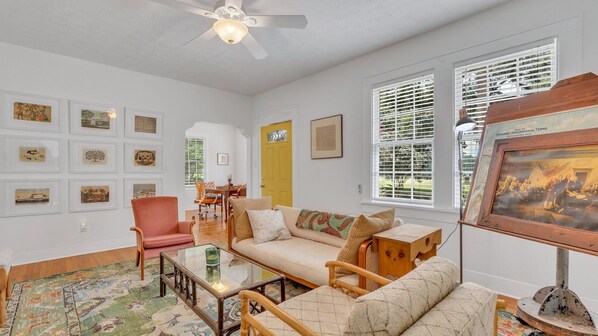 Welcome to Daffin Park Bungalow!