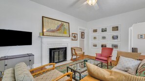 Welcome to Daffin Park Bungalow!