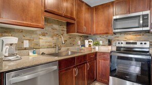 Laketown Wharf 729 Kitchen