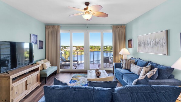 Laketown Wharf 729 Living Area