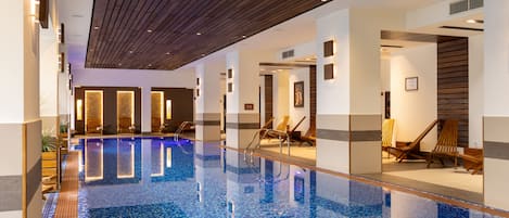 Indoor/outdoor pool