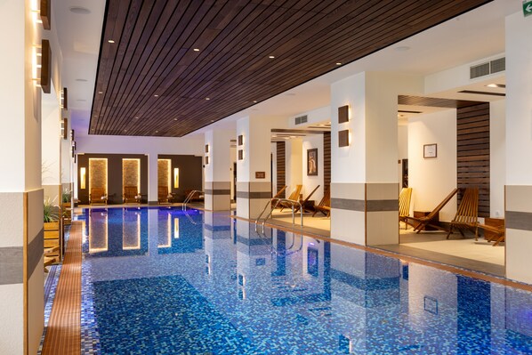 Indoor/outdoor pool