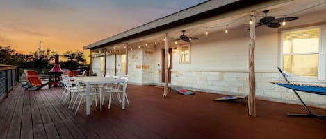 Outdoor dining