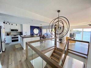 A luminous living space that feels close to nature