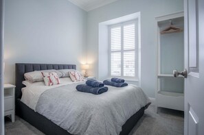 No. 6 Croft House - 1 Bedroom Apartment - Tenby (22728)