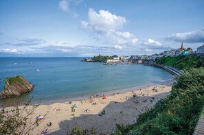 No. 6 Croft House - 1 Bedroom Apartment - Tenby (22746)
