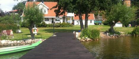 private footbridge/landing stage