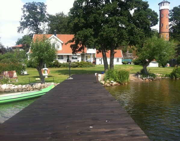 private footbridge/landing stage