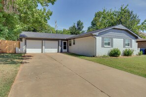 Home Exterior | Parking | Driveway (4 Vehicles)