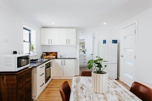 The kitchen comes well equipped to prepare meals at home, but you’ll also find shops and eateries close by.