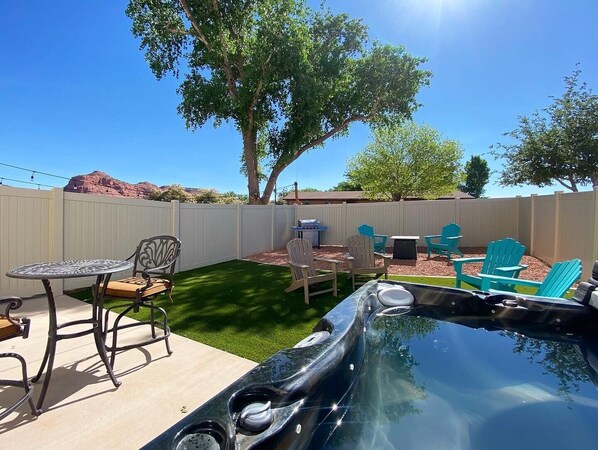 Backyard with Hot Tub, propane fire pit, and outdoor dining!