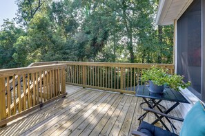 Private Deck | Outdoor Seating