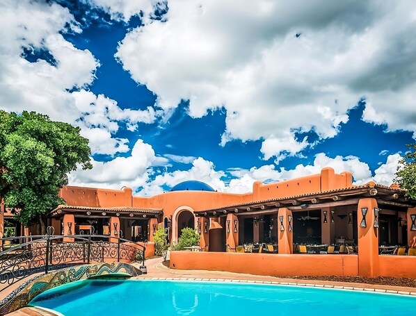 Outdoor Swimming pool