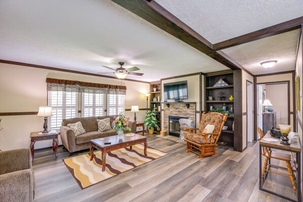 Chilhowie Vacation Rental | 1,700 Sq Ft | 3BR | 2BA | Stairs Required