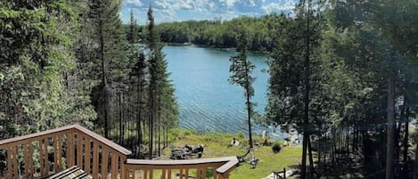 Lake Shore Cabin on Turtle Lake. Paddle Boards and firewood are complimentary