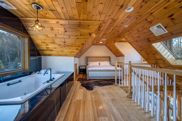 Private Hot Tub, Fireplace, Mountain Views