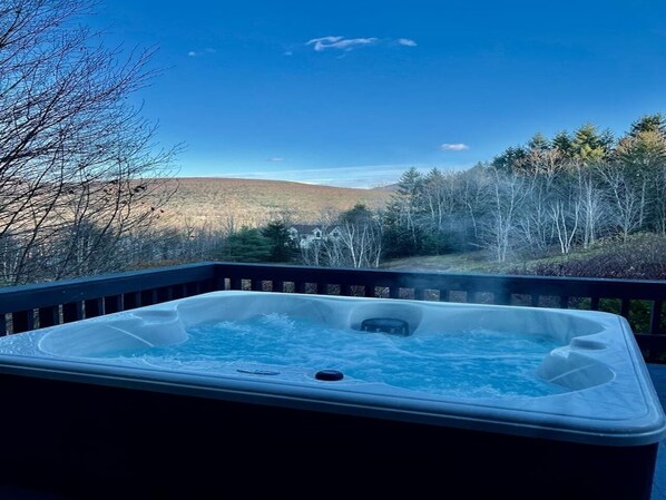 NEW OUTDOOR HOT TUB! 