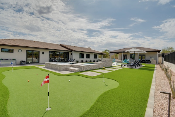 Backyard | Putting Green | Smart Home (Alexa Controlled) | 10-Person Spa