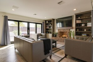 Living Room | Free WiFi | Smart TVs