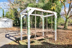 Artisan table swing