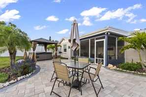 Backyard patio. Outdoor seating for 4 people.