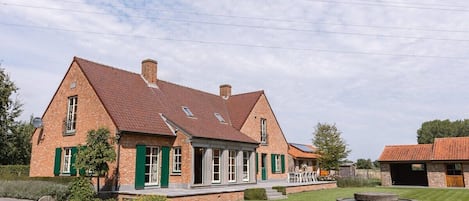 House and B&B on a domain of more than 1 hectare
