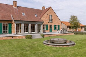 House and B&B on a domain of more than 1 hectare