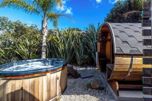 Bañera de hidromasaje al aire libre