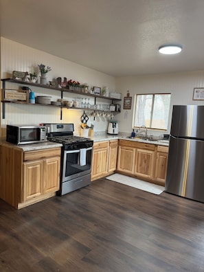 Spacious Kitchen with Air Fryer, Microwave and Gas Range