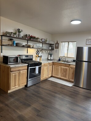 Spacious Kitchen with Air Fryer, Microwave and Gas Range