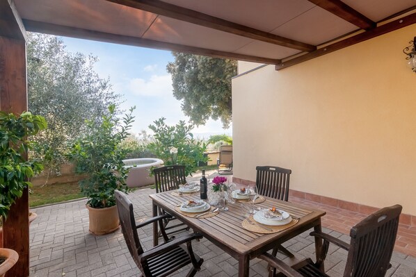 Outdoor dining