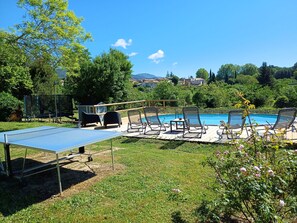 piscine avec vue sur le village