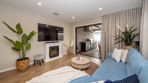 Casa De Praia Lounge with fireplace