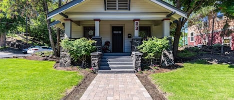 Charming downtown Bend NW Louisiana, hot tub, quiet neighborhood