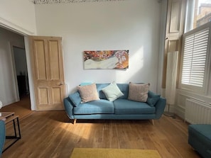 The Lounge (1)
