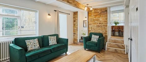 Cragg Cottage, Whitby - Host & Stay