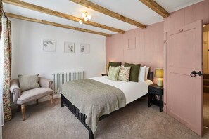 Cragg Cottage, Whitby - Host & Stay