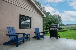 Enjoy the quiet surroundings! Gas grill provided