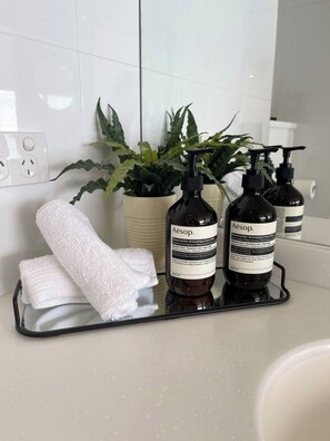 Bathroom amenities