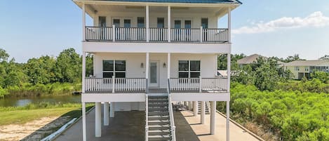 Double Balcony Bayhouse