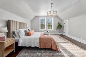 King Bedroom 5 (3rd Floor)