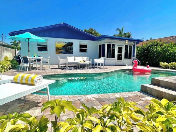 Welcome to 778 De La Sol! 