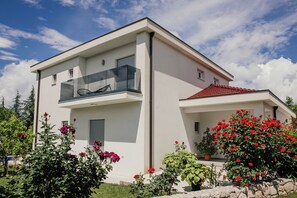 Villa 1