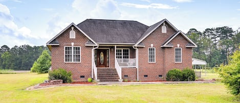 Blounts Creek Vacation Rental | 4BR | 2BA | 1,800 Sq Ft | Step-Free Access