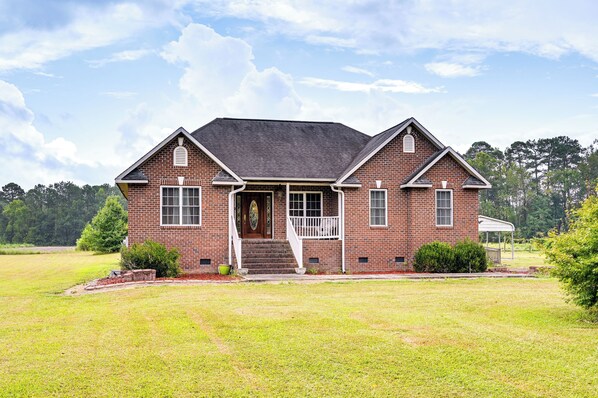 Blounts Creek Vacation Rental | 4BR | 2BA | 1,800 Sq Ft | Step-Free Access