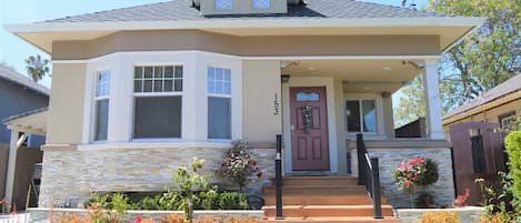 Image of the front door entrance 