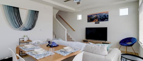 Aurora Vacation Rental | 3BR | 3.5BA | 2,100 Sq Ft | Stairs Required